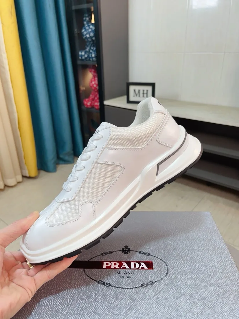The ex-factory price is 620🌹🌹The high-quality new Prada (Prada) counters are launched simultaneously. The new men's shoes and 😘fabrics are selected from imported mesh and glue-spraying technology. Imported cowhide lining. 👍🏿High-end☄️Open-molded non-slip rubber outsole, exquisite lines, simple and elegant, comfortable and high-end for leisure travel. Code number: 38 to 44